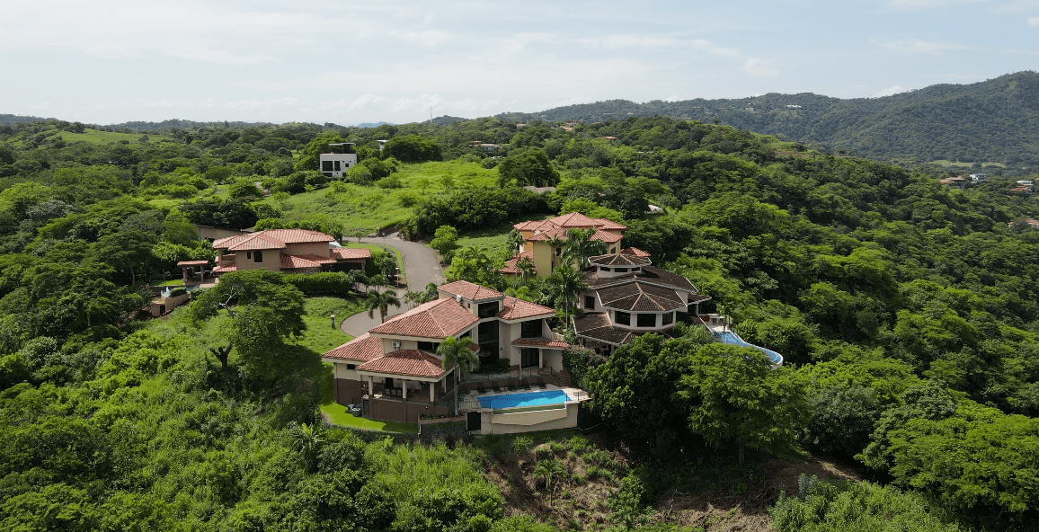 Altos Los Cacique condominiums in Costa Rica